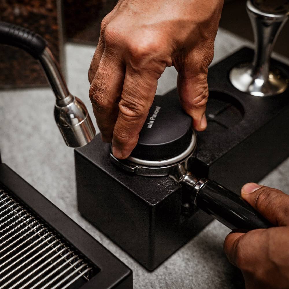 La Pavoni LIVELLATORE SEMIPRO NERO CON LOGO PER PORTAFILTRO MACCHINA SEMIPROFESSIONALE Negozio