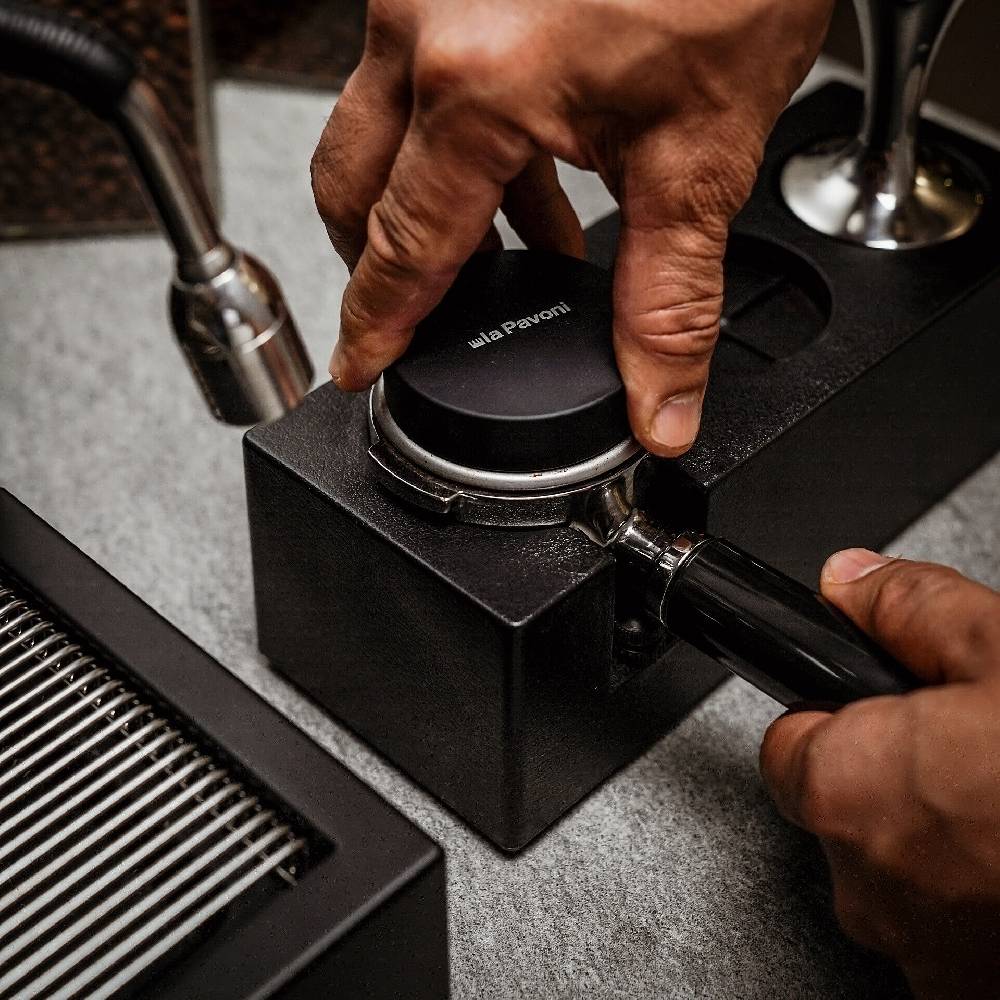 La Pavoni LIVELLATORE SEMIPRO NERO CON LOGO PER PORTAFILTRO MACCHINA SEMIPROFESSIONALE Negozio